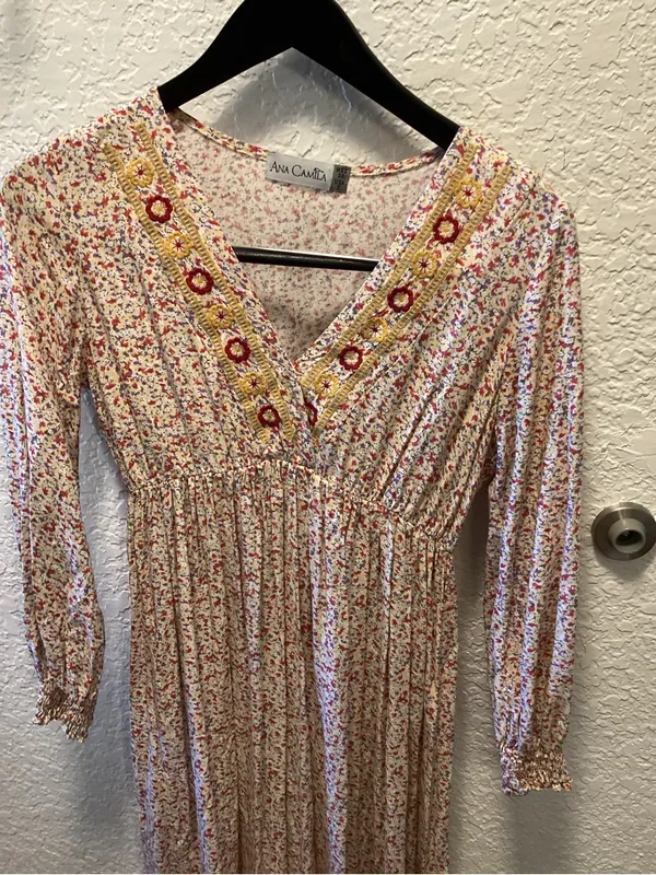 Embroidered V-Neck Pink Floral Maxi Dress small - Image 2