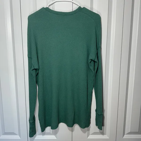 OFFLINE By Aerie Wow! Waffle Henley T-Shirt Long Sleeve Thumbholes Green Small - Image 5