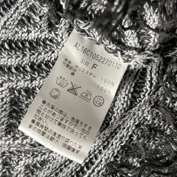 Gallarda Galante fringe geometric elbow length sweater. Size F. Size M. - Image 5