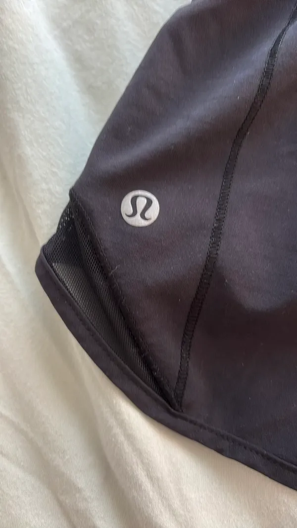 Lululemon Hotty Hot Shorts 4" High-Rise Black - Image 3