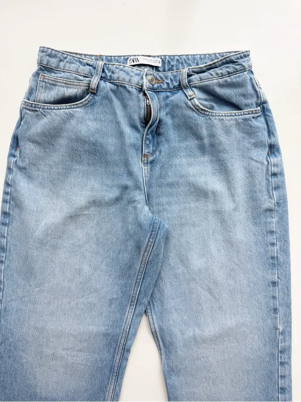 Zara High Waisted Relaxed Fit Jeans Size 6 - Image 2