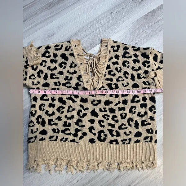 NWOT Willow moon‎ Tan and Black Leopard V-Neck Sweater - Image 3