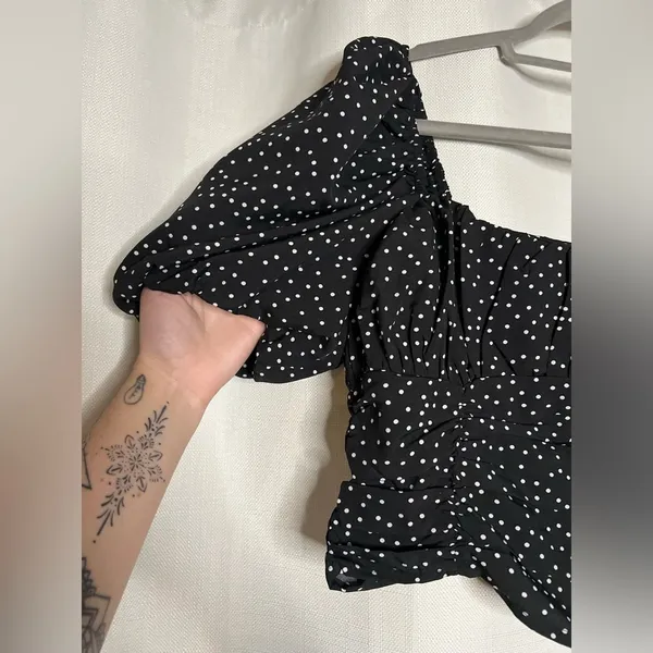 NastyGal Black and White Polka Dot Puff Sleeve Corset Crop Top Medium - Image 5
