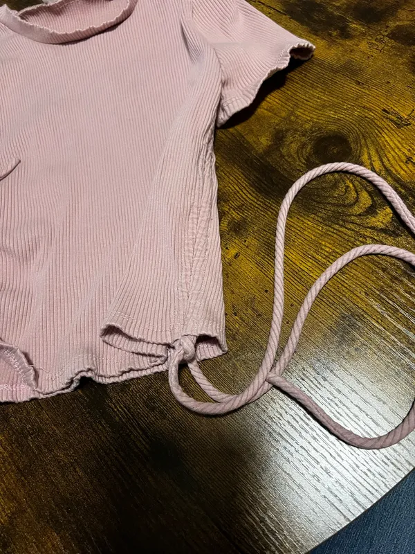 Pink scrunch crop top - Image 3