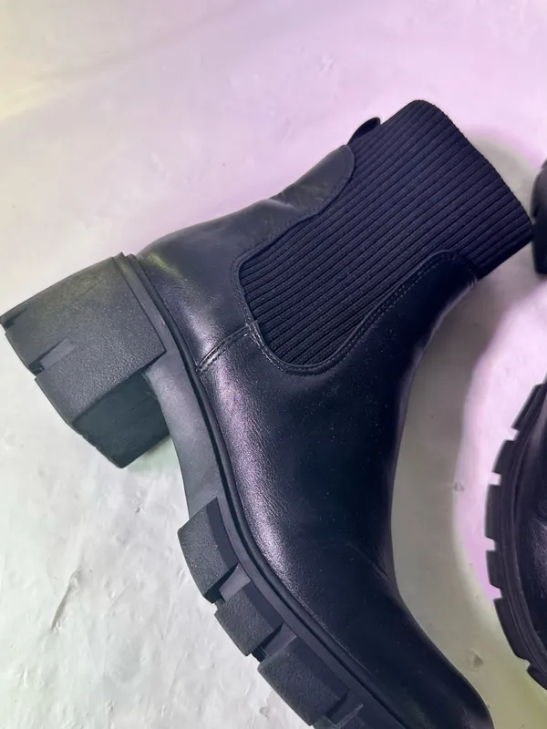 Steve Madden Black Chunky Chelsea Ankle Boots - Image 6