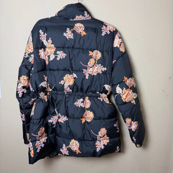 WHO WHAT WEAR Cinch Waist Floral Black Quilted Puffer Size large - Image 7