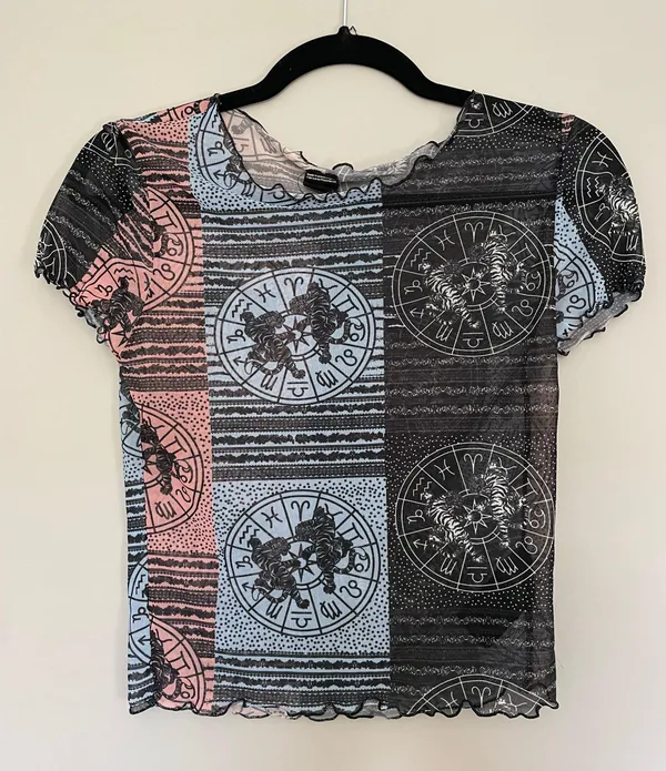 Urban Outfitters Print Pattern Sheer Tee Shirt M - Image 2