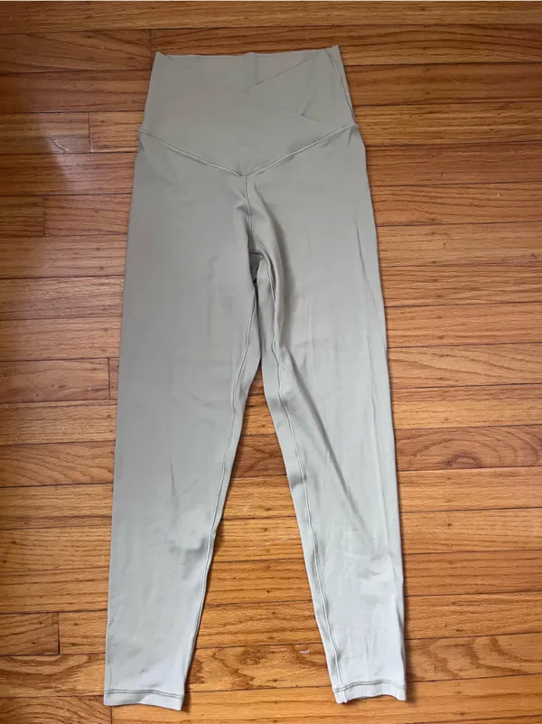 aerie Offline High Rise Real Me Crossover 7/8 Leggings in Beige - Small Short - Image 5