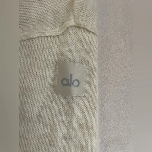 ALO Yoga NWT Unisex Wool Cashmere New Class Crewneck Sweater Bone Heather Size M - Image 8