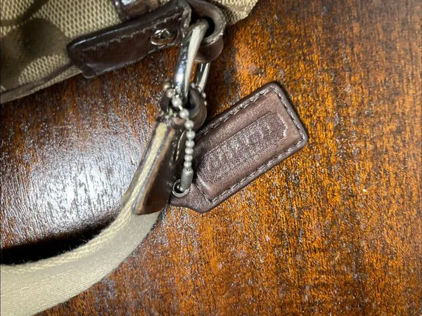 Coach Sutton signature swingpack crosspody bag khaki - Image 11
