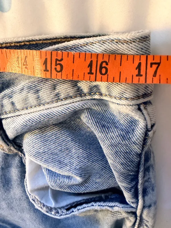 Levi’s ‘94 Wide Leg Baggy Jeans Distressed Cropped - Image 5
