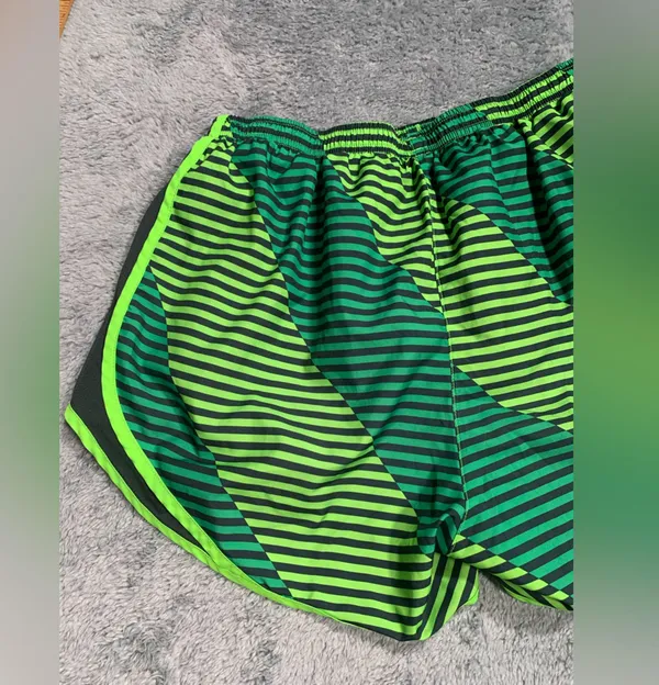 Nike dri-fit green shorts medium - Image 8