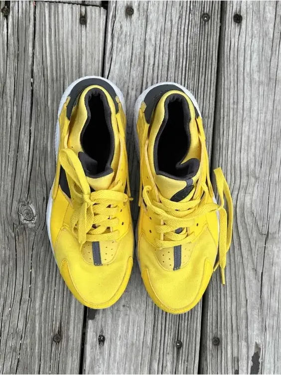 Nike Huarache Run GS 'Yellow' Size 6y Women’s Size 7.5 - Image 4