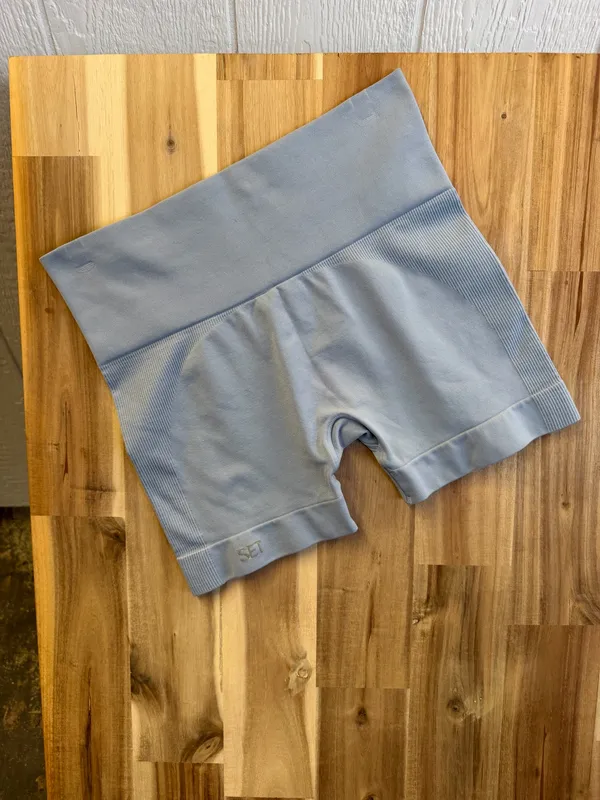 SET Active Blue Seamless Biker Shorts – Size Medium - Image 2