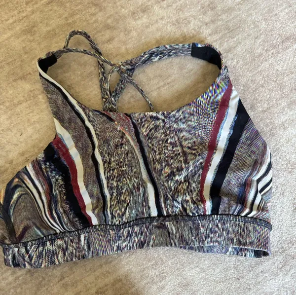 Lululemon energy sports bras size 6 - Image 2