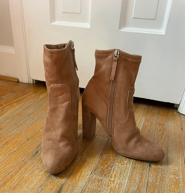 Steve Madden Suede Camel Booties with High Heel • Size 7.5 - Image 2