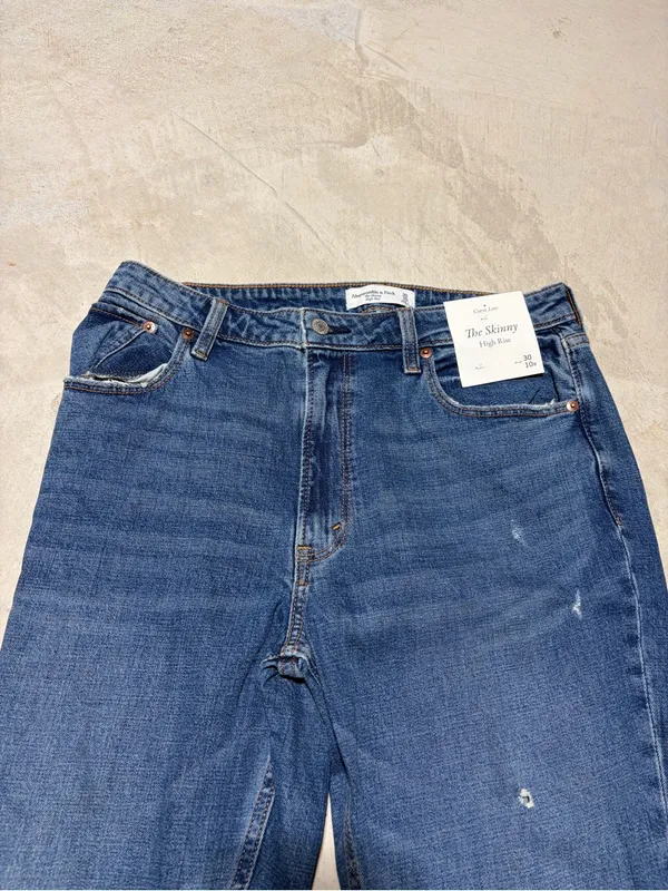 Abercrombie & fitch skinny high rise Distressed Jeans 30/10R curve love MSRP$89 - Image 2