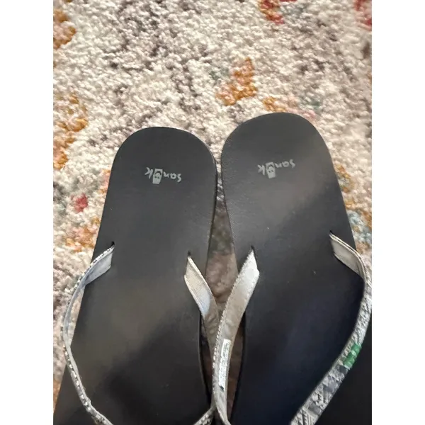 Sanuk‎ Yoga Mat Black Geometric Tribal Print Flip Flops Womens Size 10 Sandals - Image 3