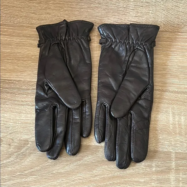 Brown Leather Gloves with Adjustable Wrist Straps - Image 4