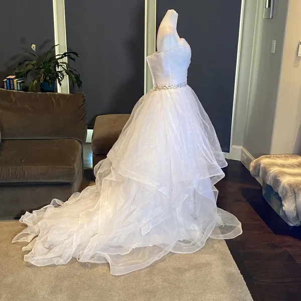 Women’s White Wedding Dress Tulle Ruffles Sweetheart Neckline Size 6 NWOT - Image 8