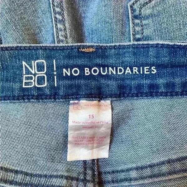 No boundaries distressed blue shorts in size 15 - Image 3