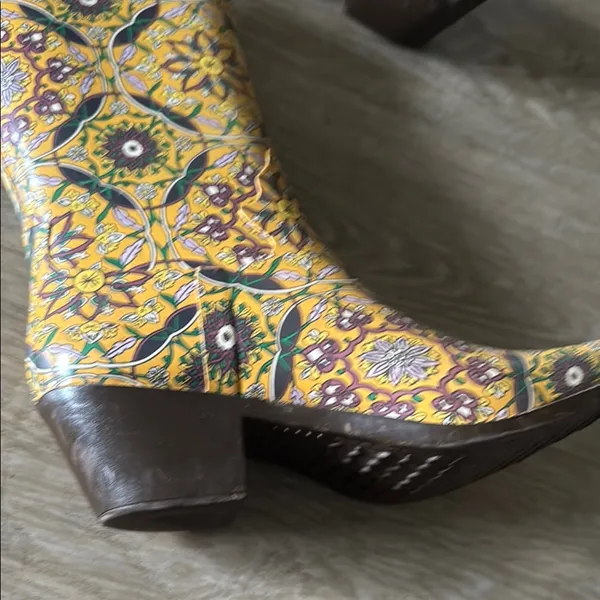 Cowboy Rain Boots - Yellow and Purple Heeled Boots with Intricate Patterns - Image 5