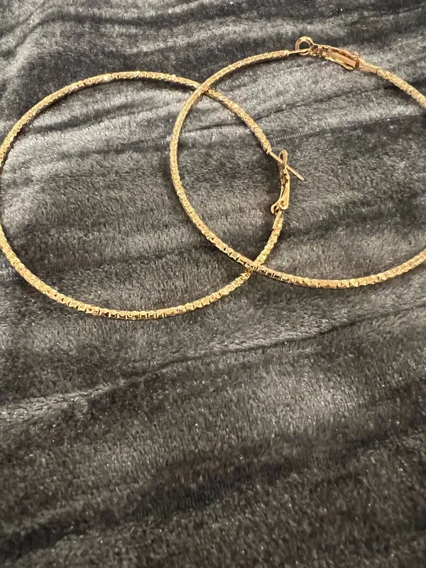 Elegant Gold Hoop Earrings - Image 2