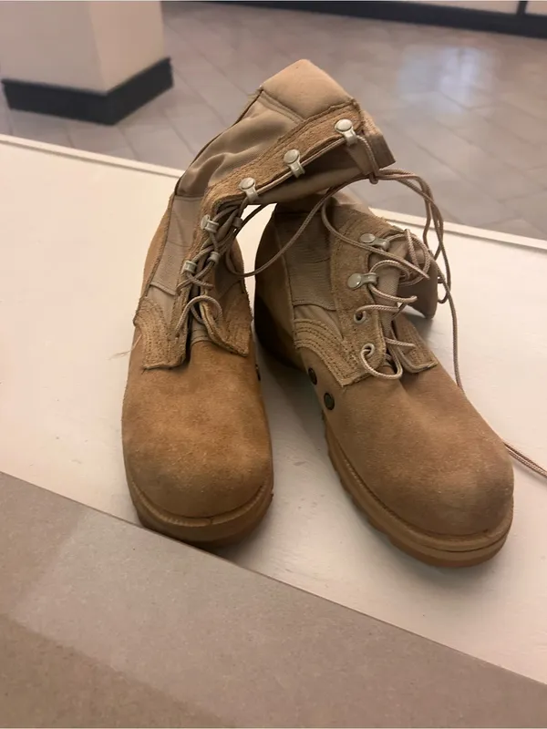 Combat Desert Tan Lace-Up Combat Boots by Vibram 5 1/2 - Image 2