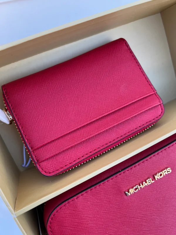 Michael Kors Giftable boxed item wallet & Travel Pouch - Bright Red - Image 5