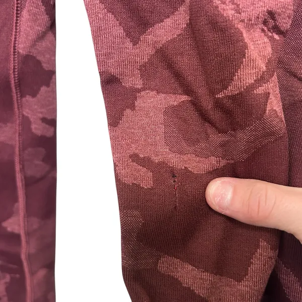 Gymshark Maroon Camo Leggings Sz M - Image 4