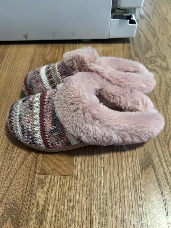 Isotoner Pink Knit Faux Fur Slippers - Image 5