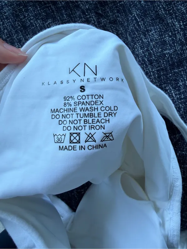 White Crop Top W/Cups built in - Image 5