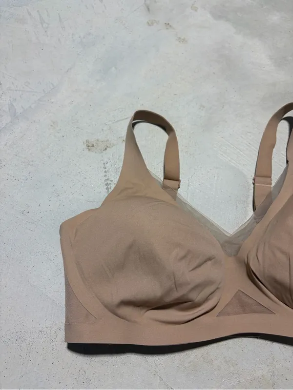 Honeylove nude wireless bra 36DDD(F)/G Size undefined - Image 2
