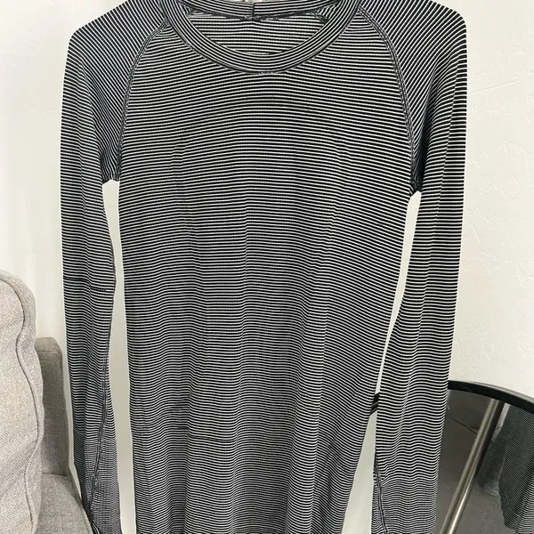 Lululemon Swiftly Tech Long Sleeve Crew - Image 5
