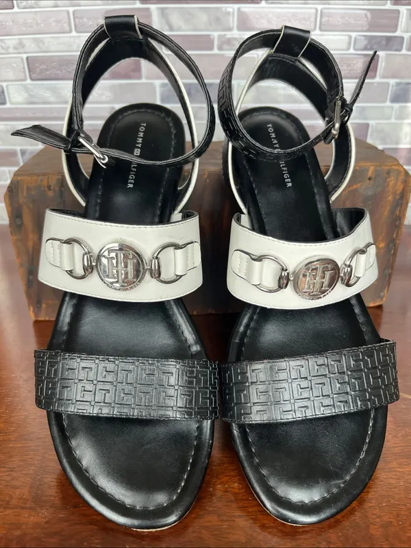 Tommy Hilfiger women's black and white flat sandals - Image 5