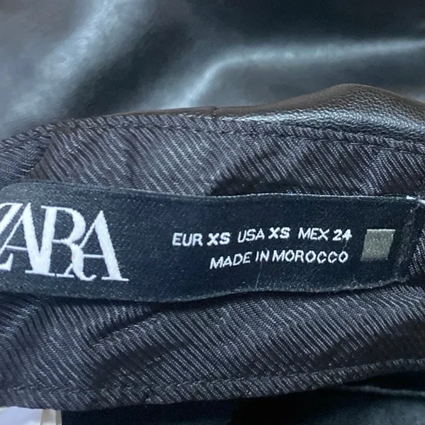 Zara Women's Black Faux Vegan Leather Zipper Mini Straight Pencil Skirt Size XS - Image 4