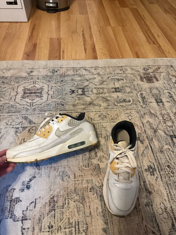Nike shoes - Image 2