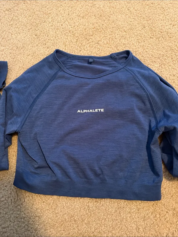 Alphalete Cropped Long Sleeve Lifting Top - Image 3