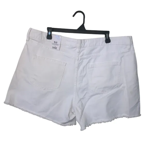 NWT Time and Tru Pure White Denim Women's Jeans Shorts Fringe 4” Inseam - Image 3