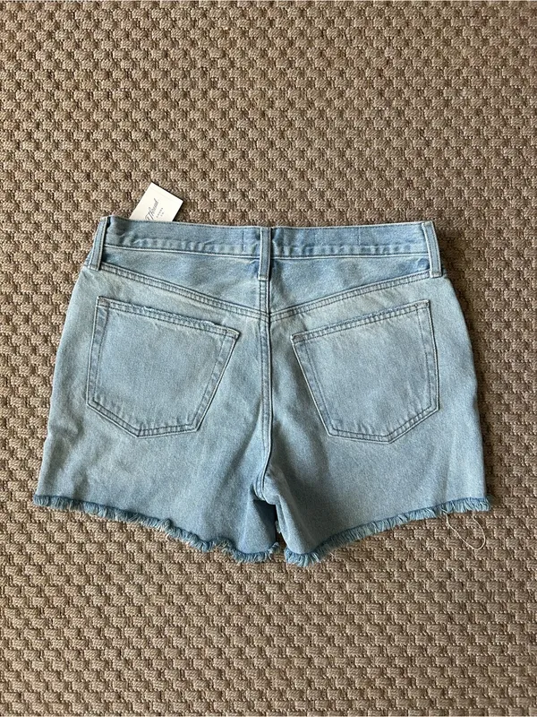 Universal Thread Mid-Rise 90s Baggy Distressed Denim Shorts with Button Fly - Image 5