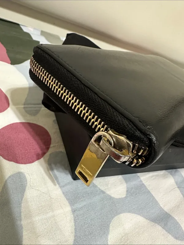 Yves Saint Laurent Black Leather Zip-Around Wallet with Gold YSL Emblem - Image 6