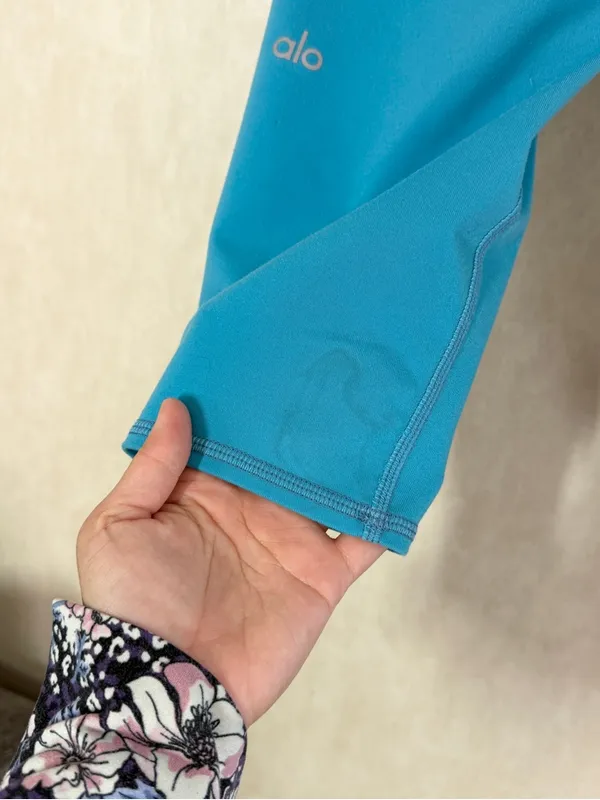 Alo Yoga Women’s Criss Cross Capri Leggings Mid Rise in Blue 6 - Image 16