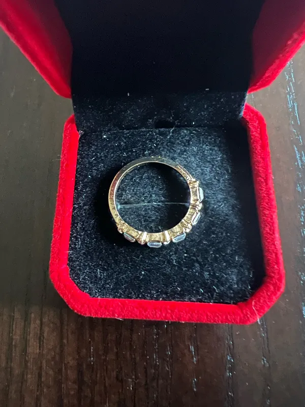 Women’s Gorgeous Rhinestones and Golden Ring Size 7 - Image 3