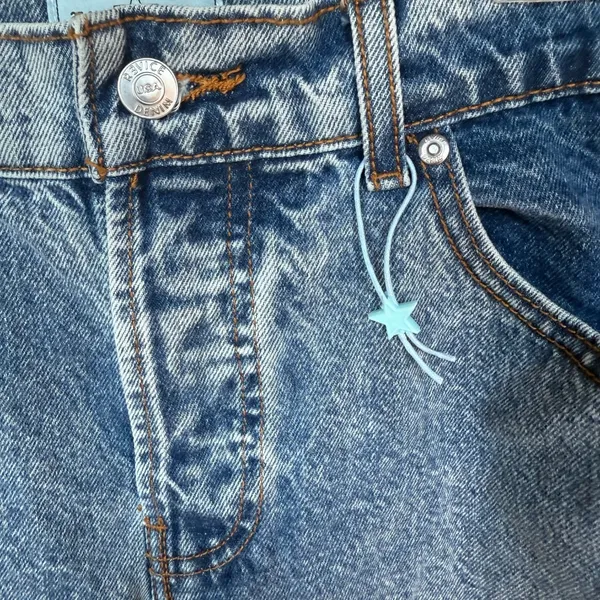 Revice Mid Rise‎ Blue Button Fly Jeans Sz 28 - Image 5
