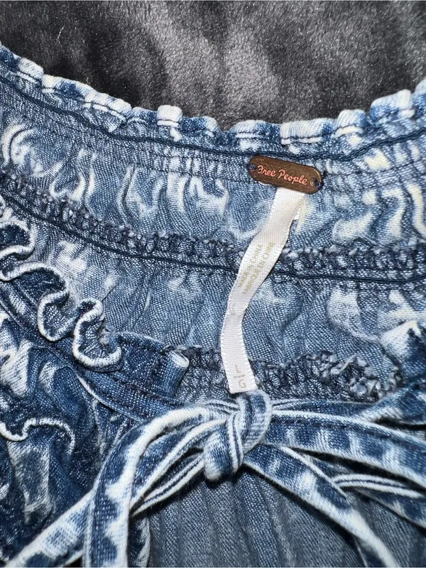 Free People Ainsley Denim Top in Indigo Wash Size Large - Image 16