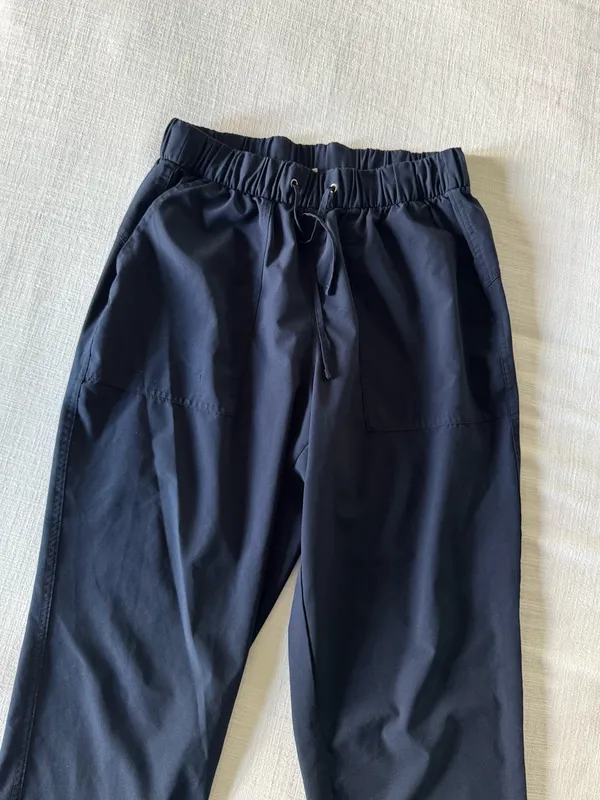 Old Navy High-Waisted StretchTech Utility
Crop Pants, Navy - Medium - Image 8