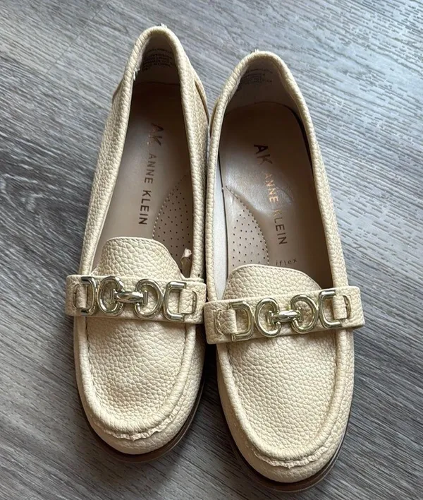 Anne Klein Cream Loafer Women’s Business Casual Flats with Gold Chain Pebbled - Image 2