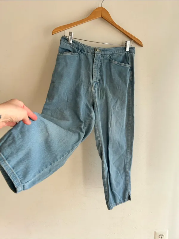 Vintage bill Blass high waisted denim capris - Image 3