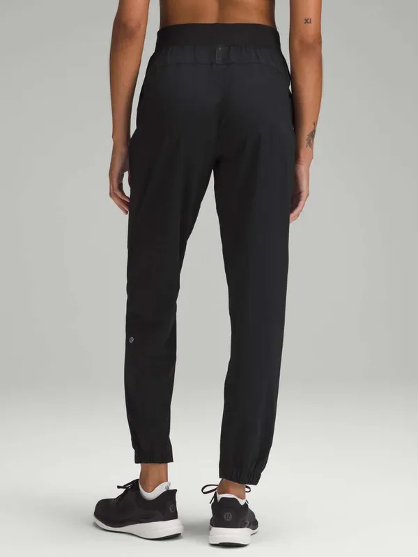 Lululemon License to Train High-Rise Active Pant Women's Size 8 in Black in EUC! - Image 16