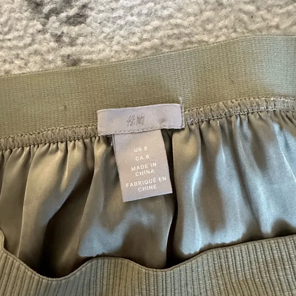 H&M Olive Green Midi Pleated Skirt - Image 3